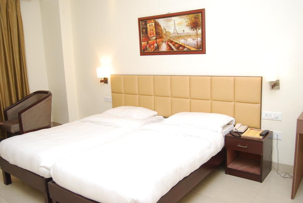 Hotel Golden Orchid Lucknow Room photo